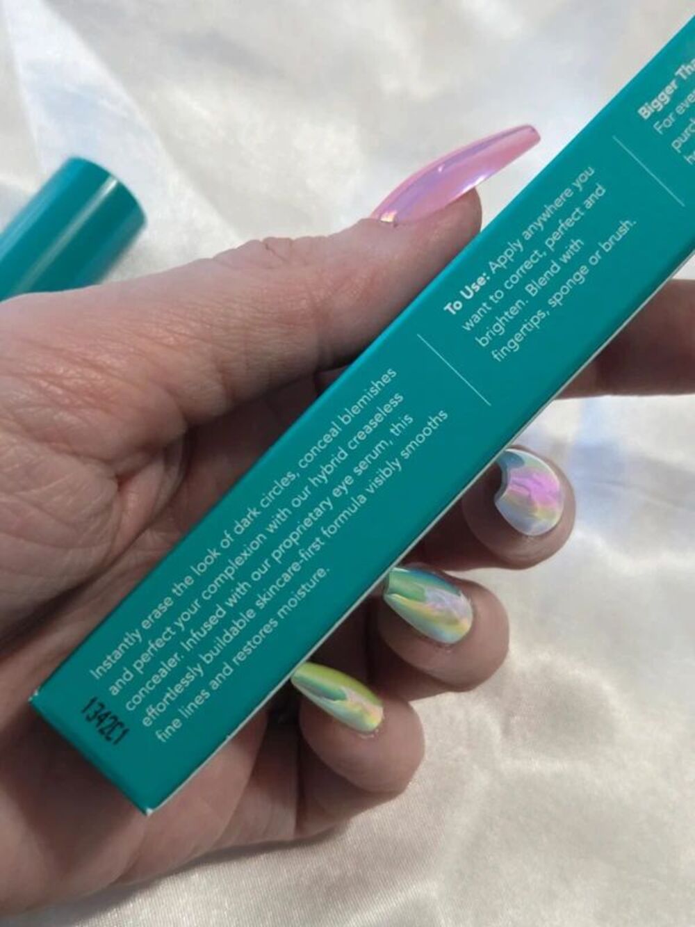 Thrive Buildable Blur HD Creaseless Concealer - Light Medium (cool) - Picture 8 of 12